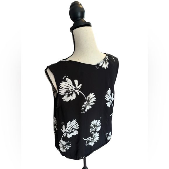 EUC CABi Floral Black and White Women's Top Size S - Picture 6 of 9